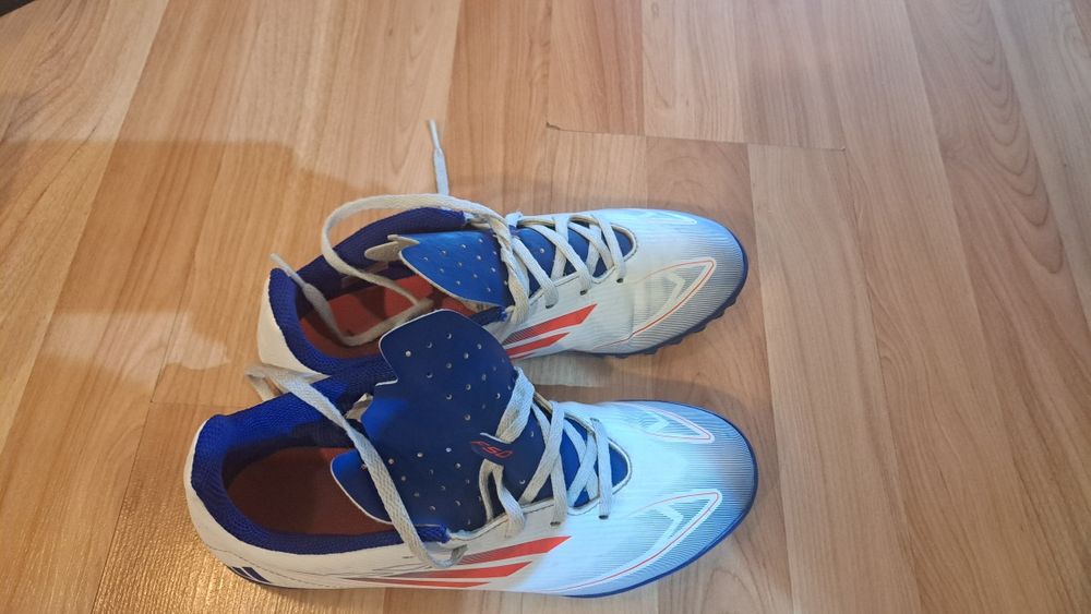 Vând ghete Fotbal Adidas, F50, mărimea 38.5, stare f bună
