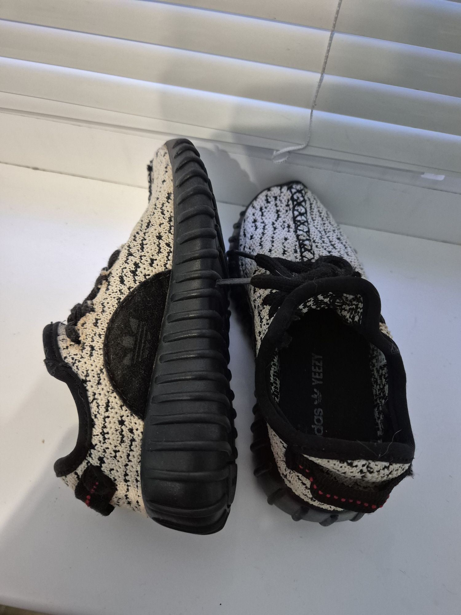 Оригинални маратонки adidas yezzy boost. 
Носени два пъти ,защото не у