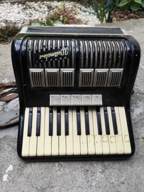 Продавам акордеон