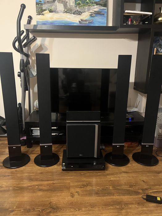 Система за домашно кино LG от 5 тонколони, субуфер и DVD receiver