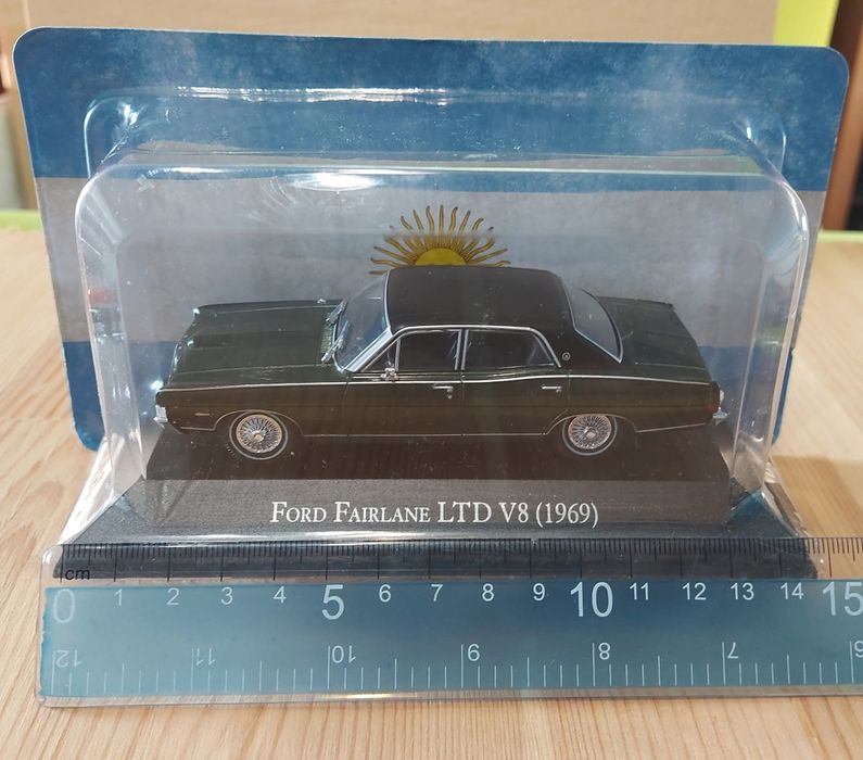 Ford Fairlane LTD V8 1969. Цена: 30лв. Метал и пластмаса. В опаковка.