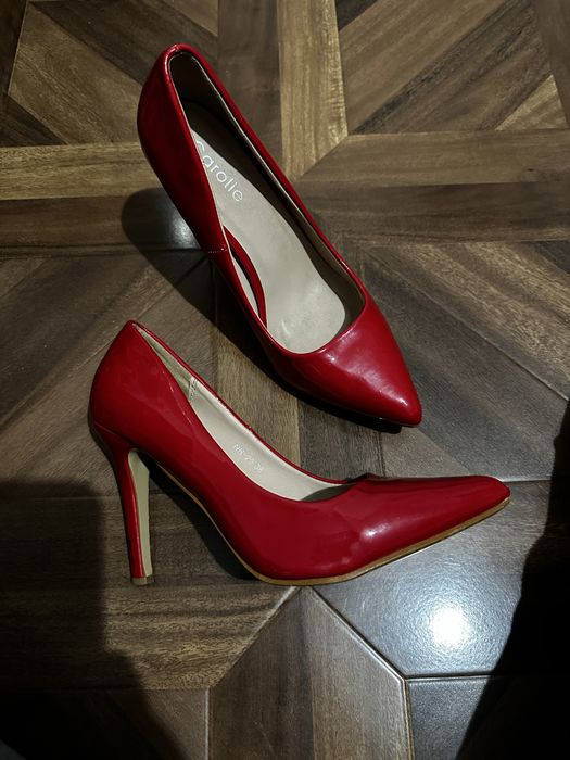 Pantofi cu toc eleganti