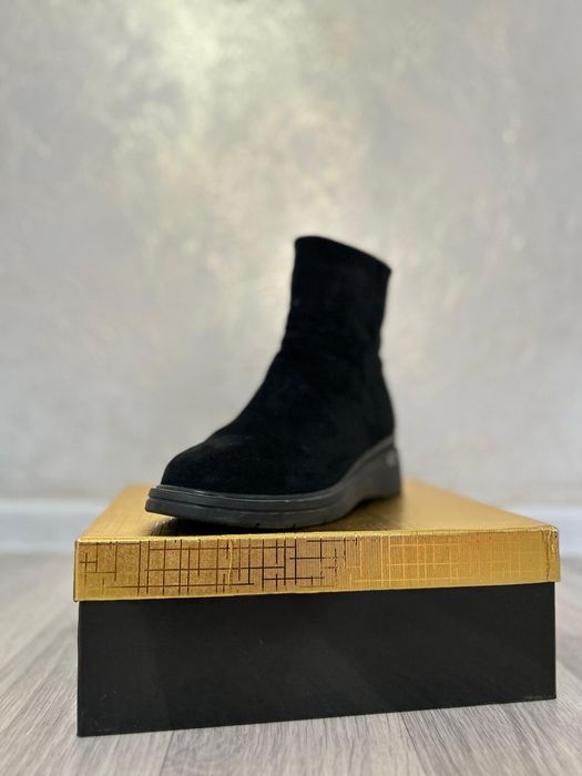 Продам женскую обувь 37