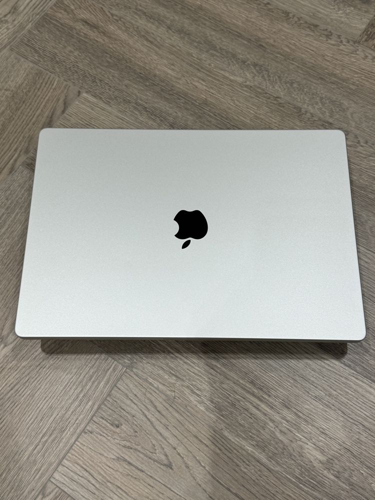 MacBook Pro m3 16.2 18/512gb