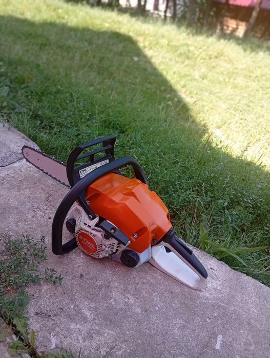 Vând Stihl 162c in stare perfecta de funcționare demarorul rupt