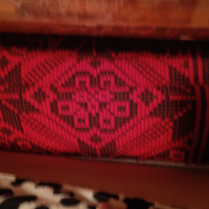 Vând doua plăpumi noi, doua macate rustice.