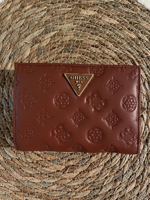 Кафяво портмоне Guess