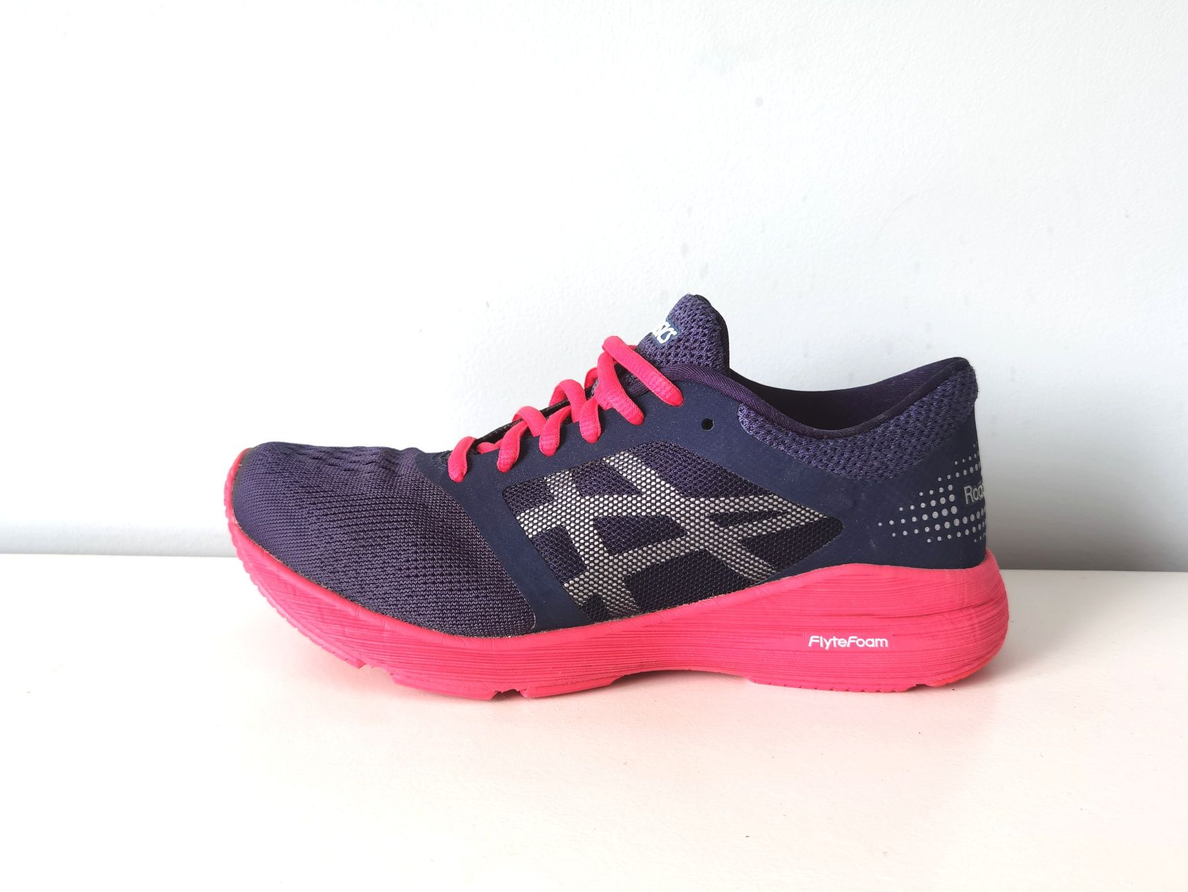 Asics Gel RoadHawk FF номер 37,5 оригинални маратонки