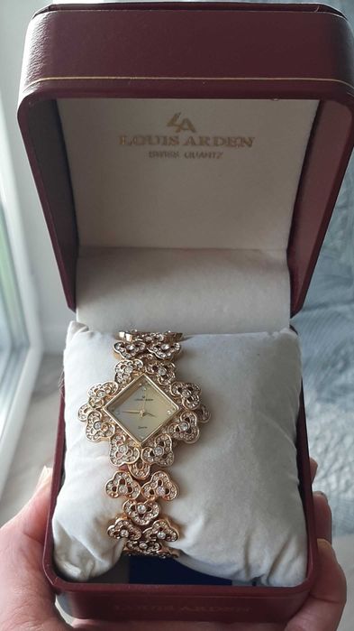 Продам новые наручные женские часы браслет от Louis Arden