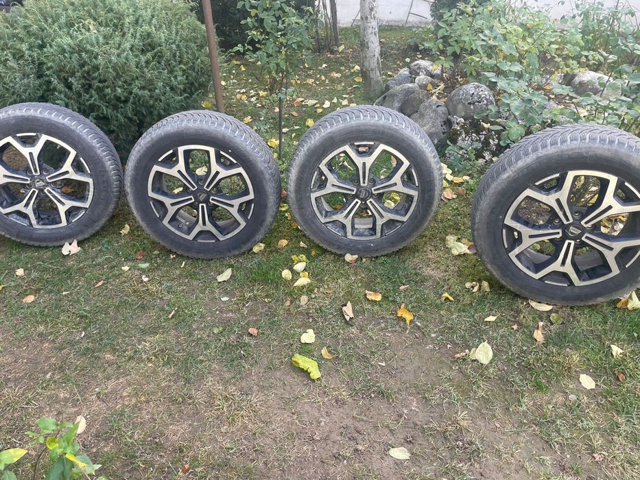 Vand jenti cu anvelopa Dacia Duster
