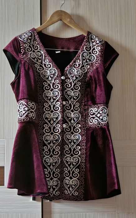 Жилетка национальная безрукавка новая