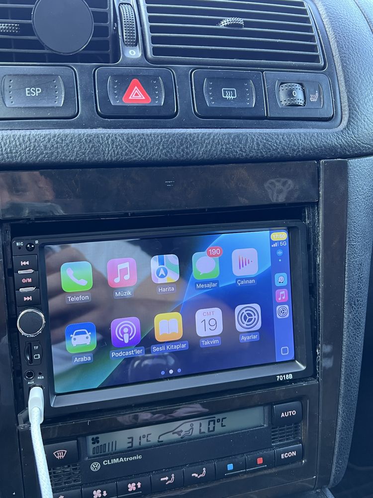 CarPlay media