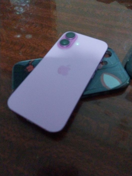iphone 16 pink .
