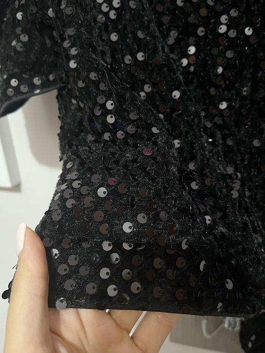 Черна блузка с пайети