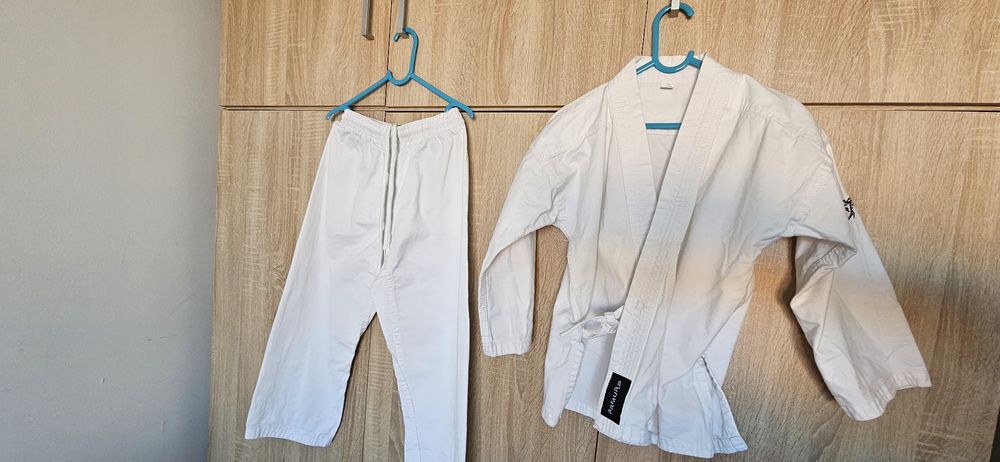 Vând kimono karate "Armura" 130 cm