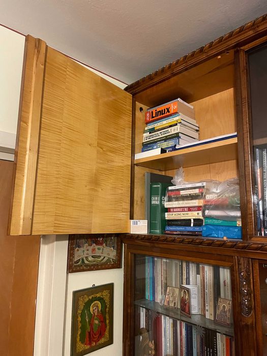 Biblioteca stil florentin din lemn de nuc, design unicat