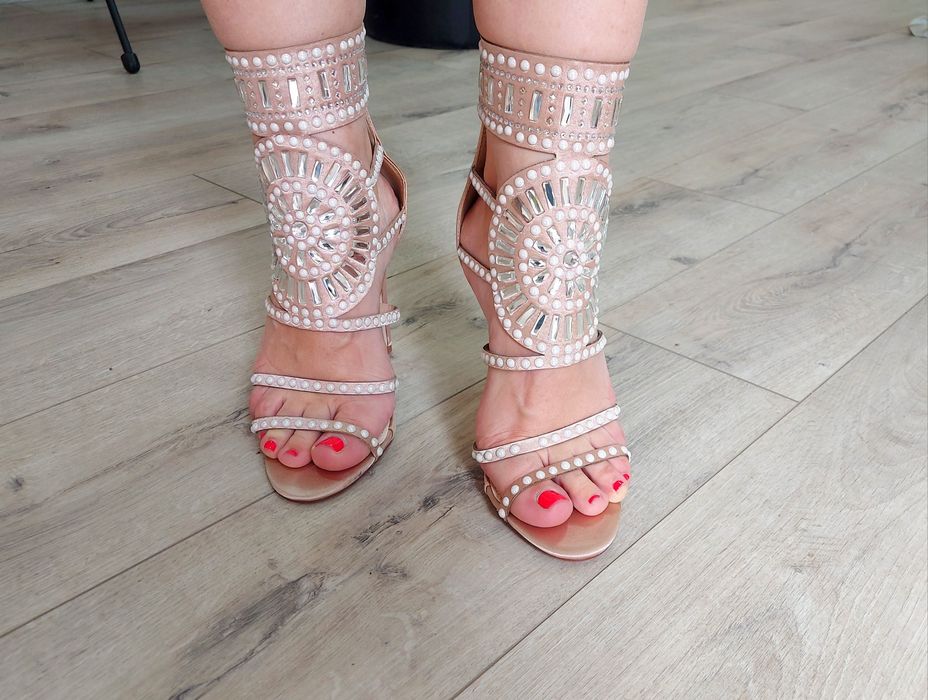 Бутикови сандали