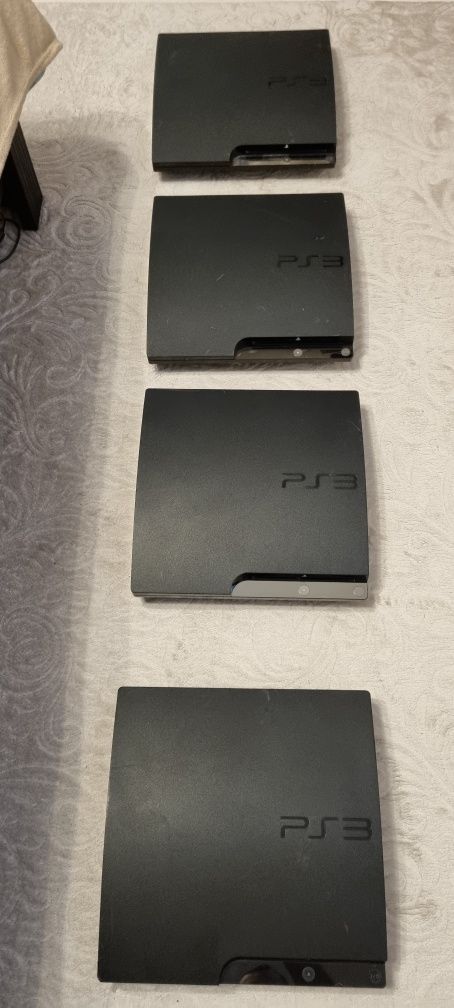 Consola Ps3 cu maneta originala wifi si 3 jocuri