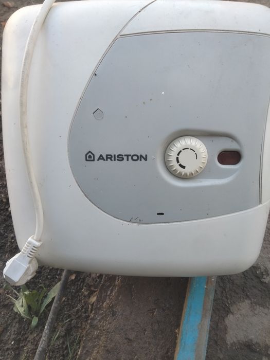 Продаётся ariston 15 л