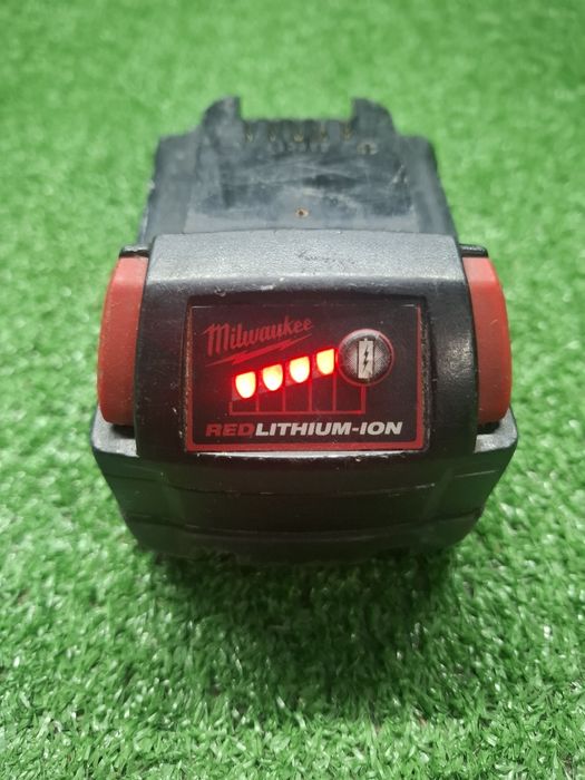 Безчетков перфоратор на Milwaukee M18 BLH с 4 ампера батерия