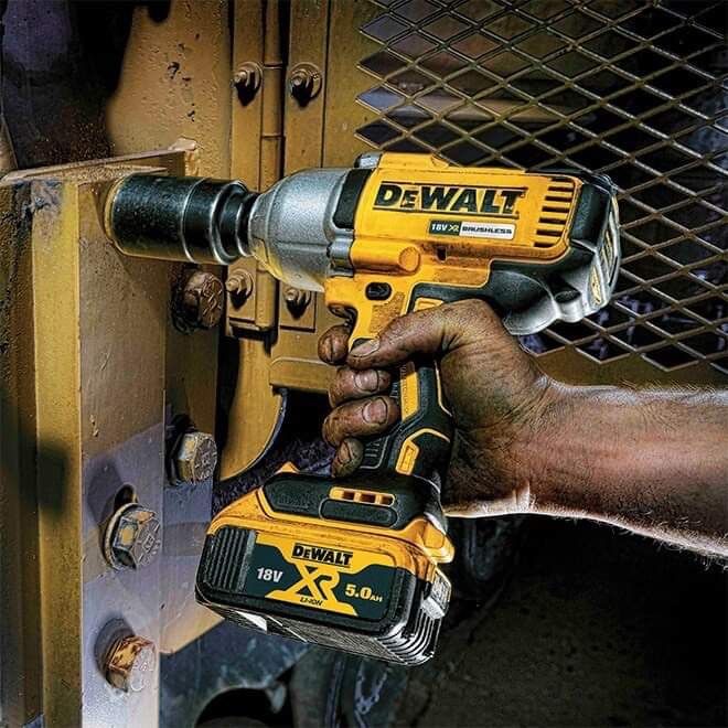DeWALT Гайковерт DCF899 18V XR 950Nm  Brushless / Безчетков