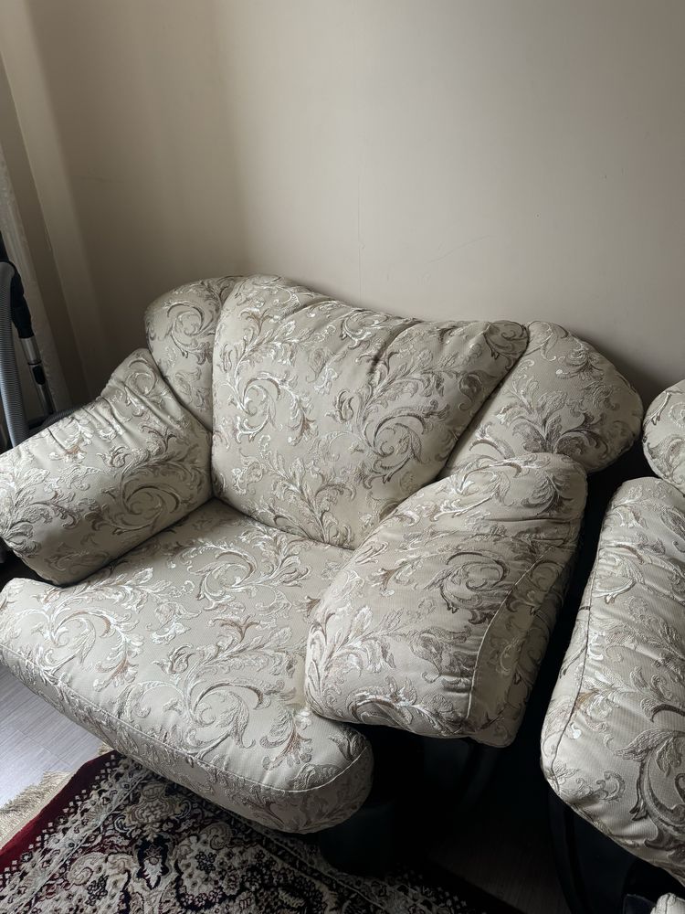 Продам диван с креслом