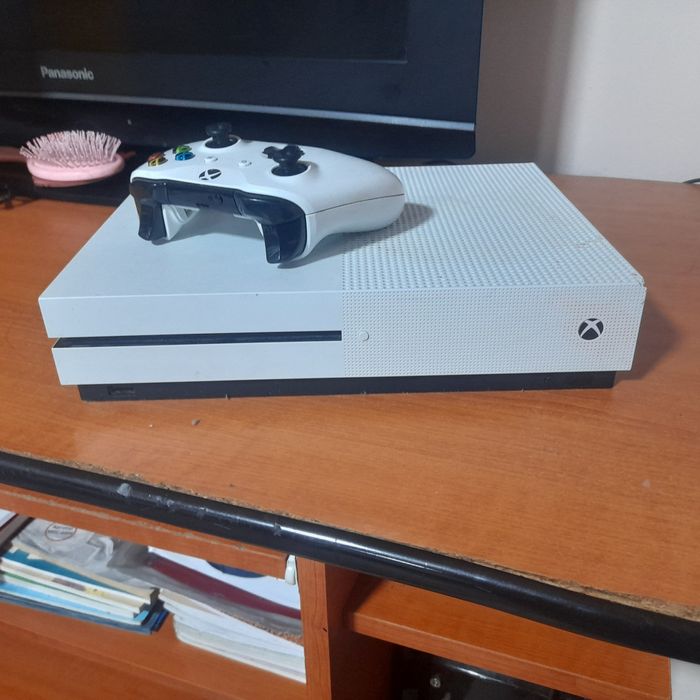Vand Xbox one s 500 gb