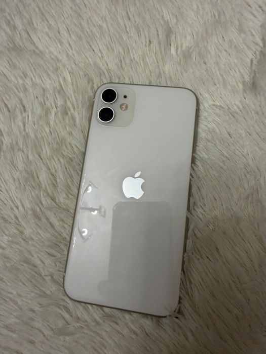 iPhone 11 64Gb с коробкой в хорошем состоянии