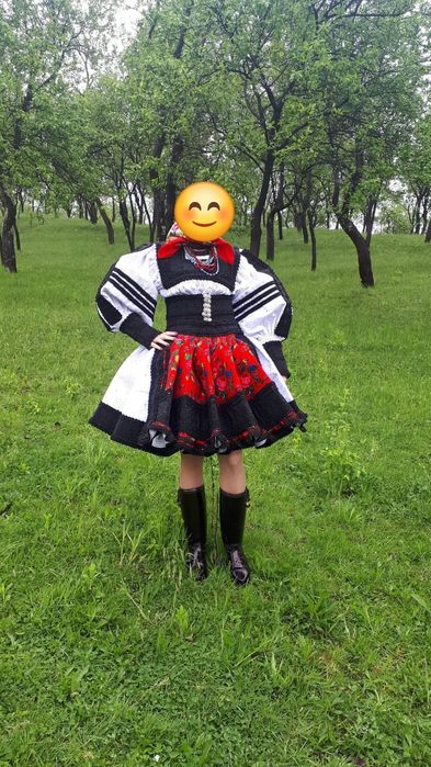 Vând costum oșenesc