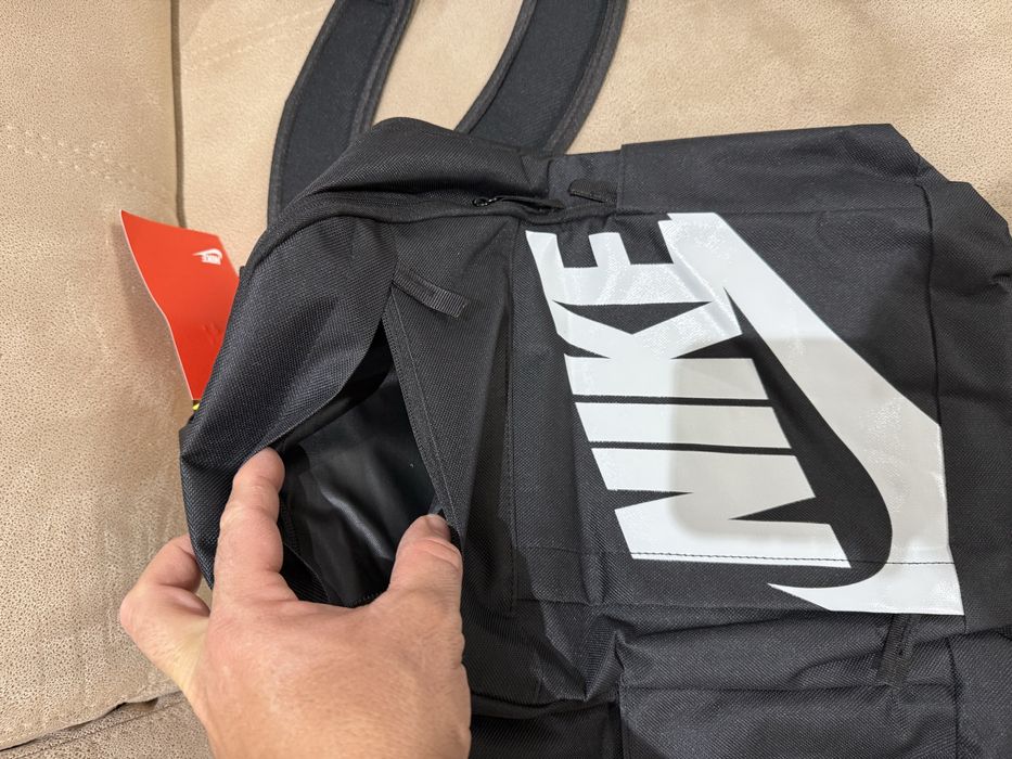 Черна раница Nike