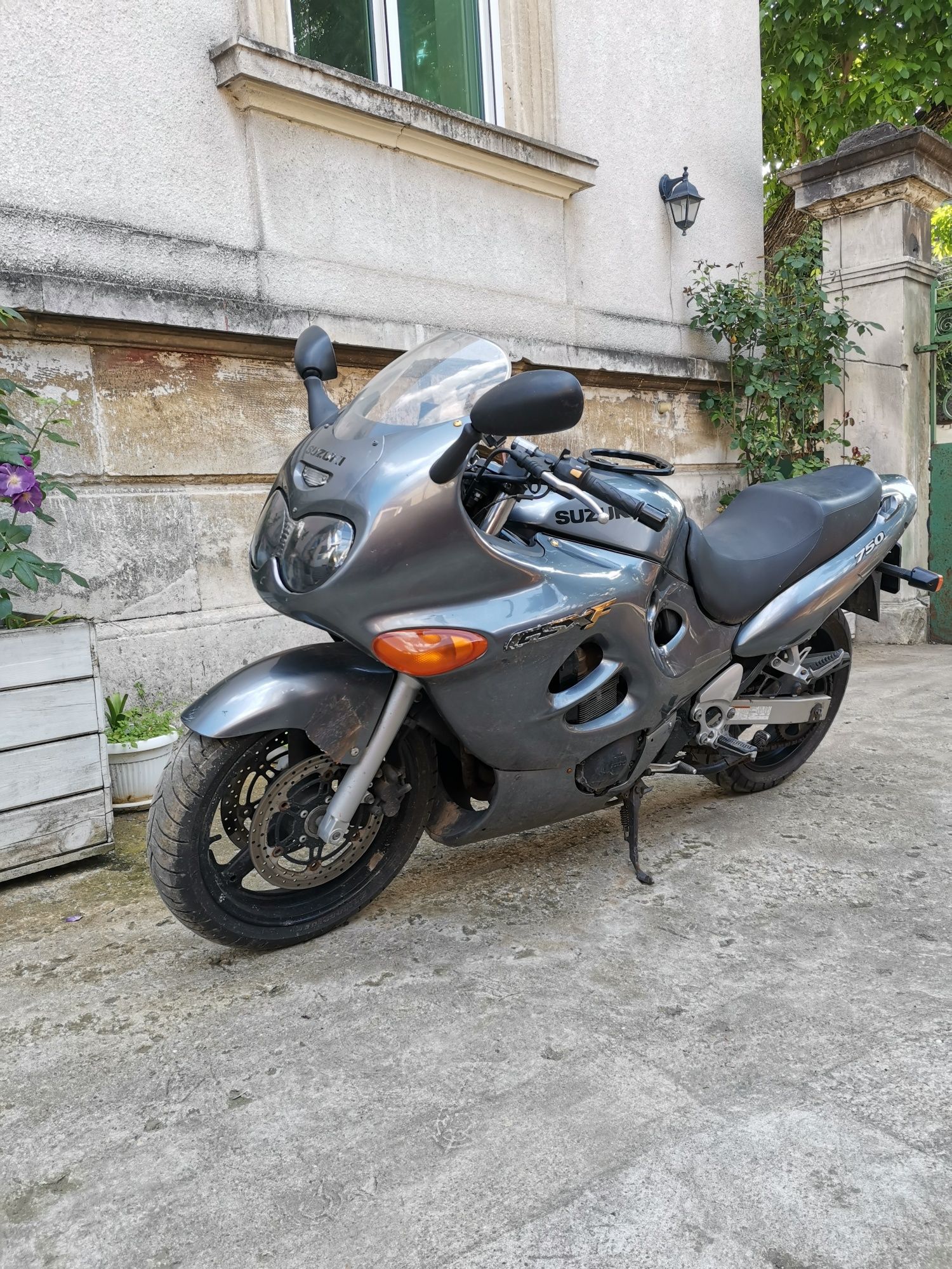 На части Suzuki gsxf katana 750 и 600куб. Сузуки гсхф катана