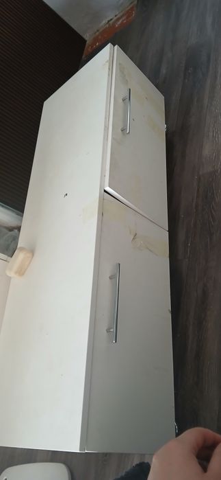 Продам тв тумбу белую с дверцами