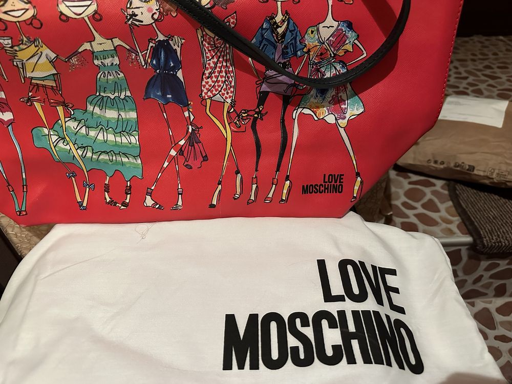 Love Moschino чанти