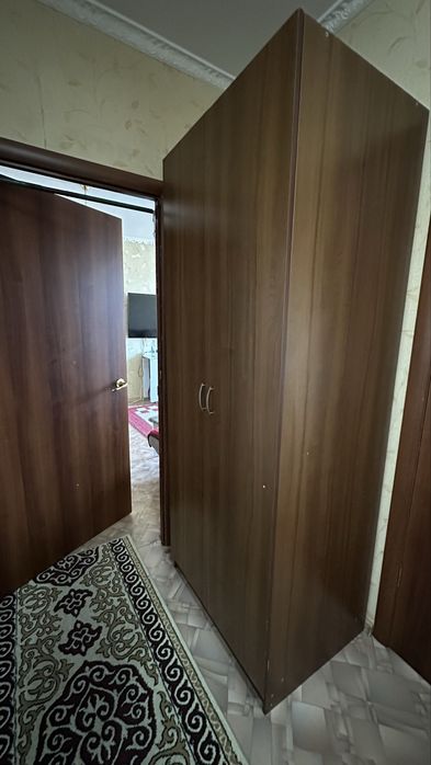Шкаф плательный в хорошем состоянии