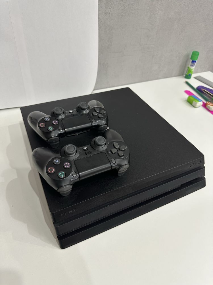 Playstation 4 pro (8 игр) в идеальном состоянии