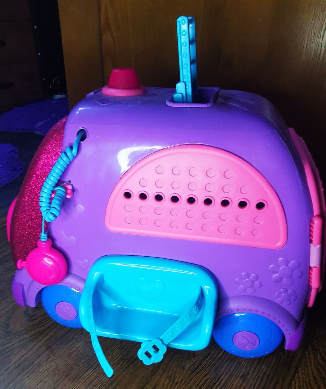 Doc mcstuffins mobile кола линейка
