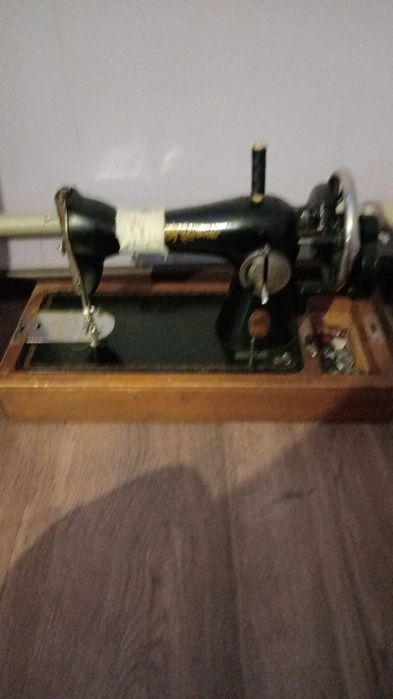 Продам швейную машинку