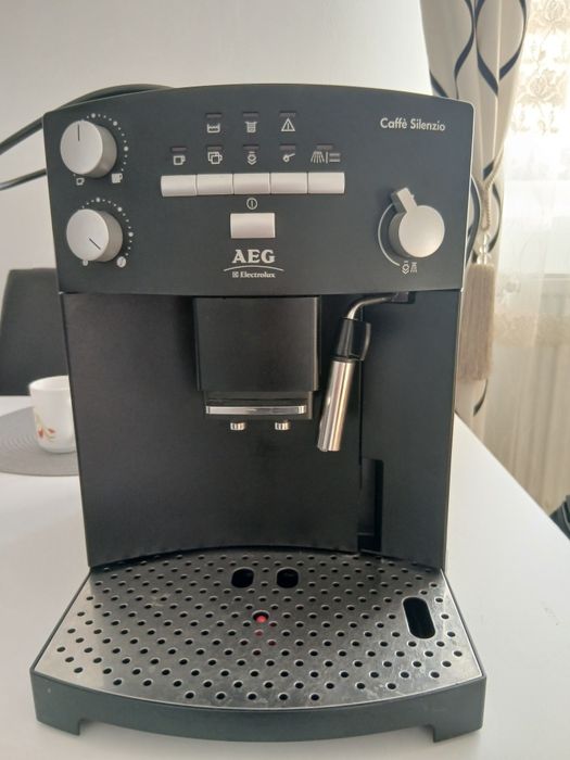 DELONGHI aparat cafea boabe si macinata