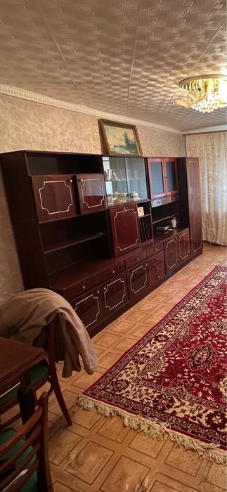 Шкаф из массива в отличном срстоянии