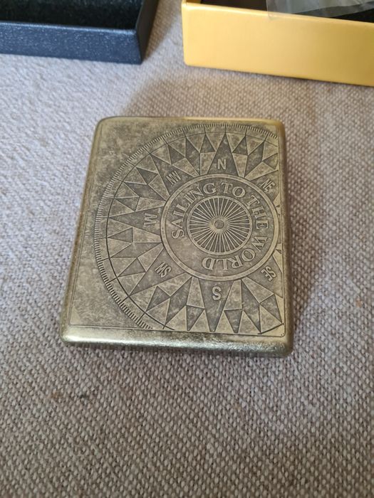 Vând tabachera metalica (bronz),  20 țigarete, 4 modele