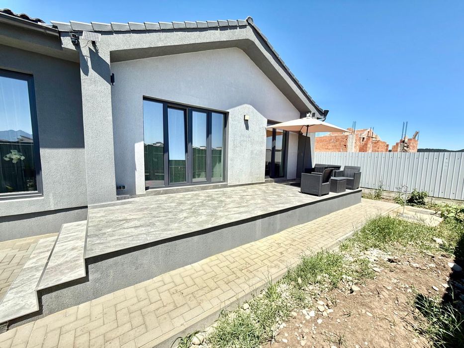 Casa de vanzare (4 camere) 2 baii constructie noua