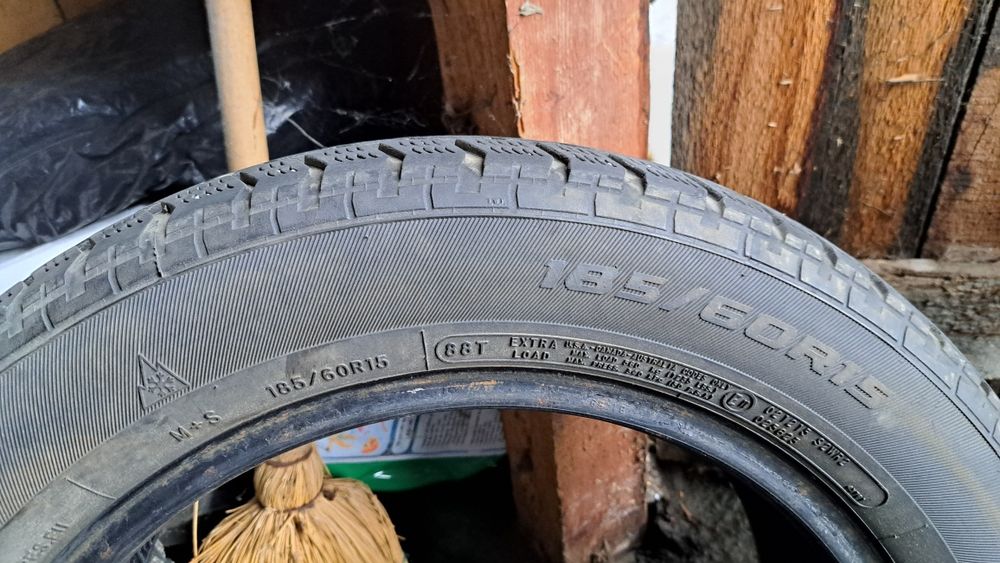 De vînzare 2 anvelope iarnă