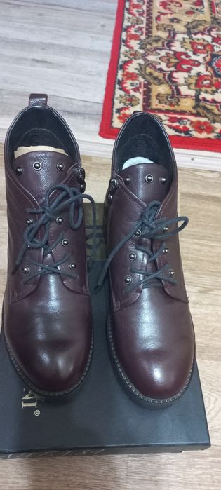 Продам женские кожаные ботинки