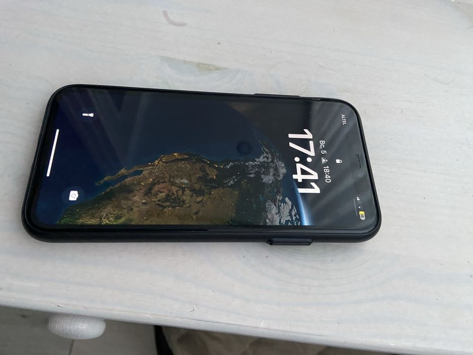 Продаю айфон 11 в хорошем состоянии.