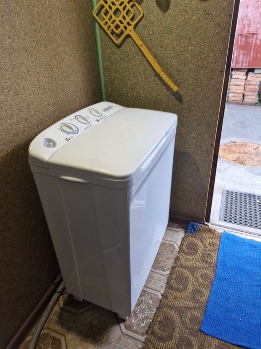 Стиральеая машина полуавтомат