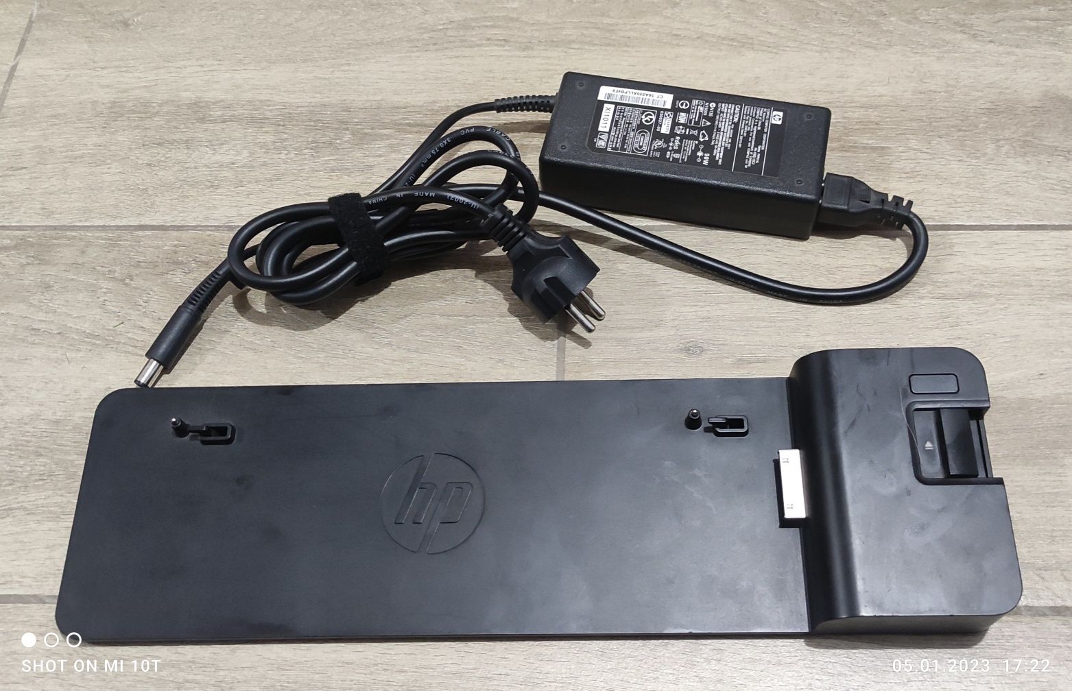 Док-станция HP 2013 UltraSLim Docking Station с блоком питания. 
Состо