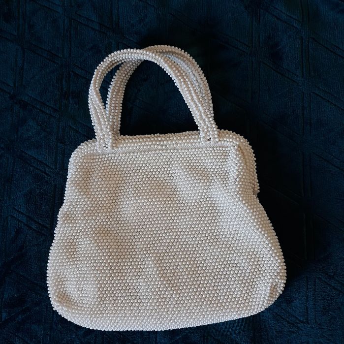 Geanta cu mărgele pe toată suprafata