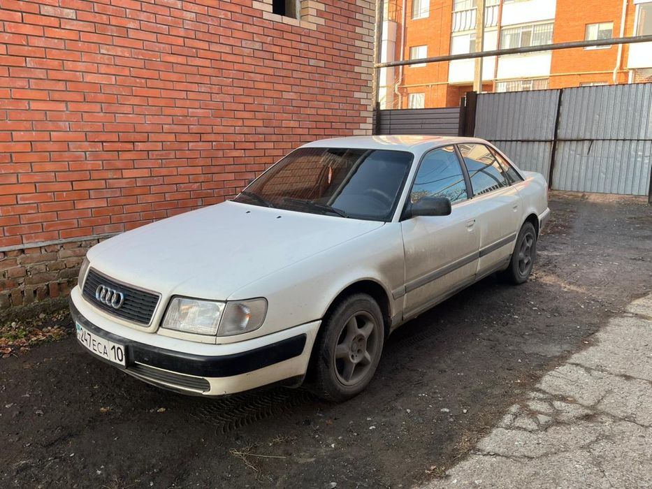 Продам ауди 100С4.
