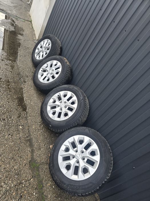 Roti Dacia Duster anvelope 215 65 R16 Hankook M S iarna jante aliaj