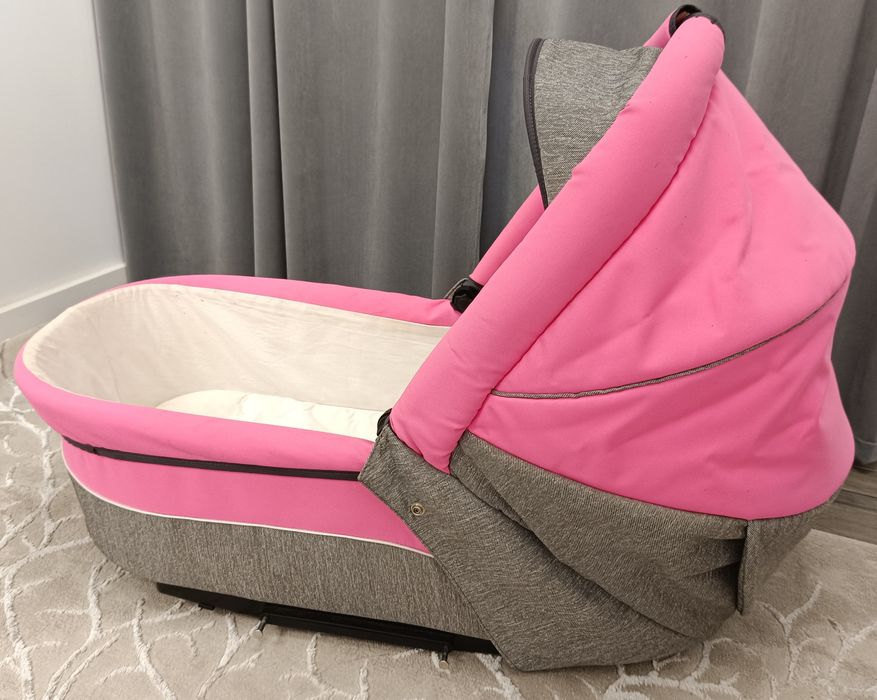 Vând cărucior vessanti 3 în 1